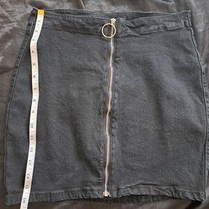 American Bazi Woman's Black Zip Up Jean Skirt, Size Medium